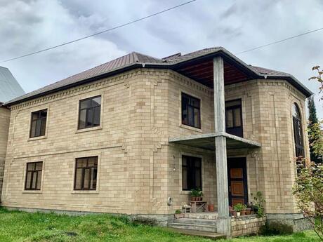 8 otaqlı həyət evi/bağ evi - Zaqatala - 404 m²