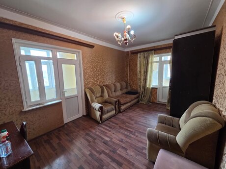 2 otaqlı köhnə tikili - 7-ci mikrorayon q. - 45 m²