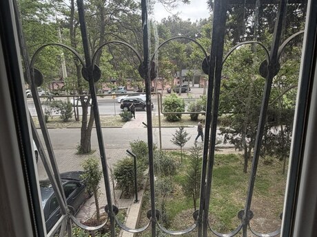 2 otaqlı köhnə tikili - Azadlıq Prospekti m. - 65 m²