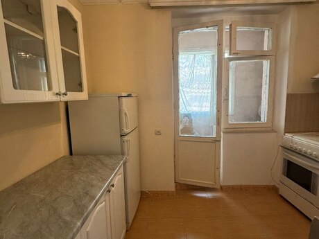 2 otaqlı köhnə tikili - Azadlıq Prospekti m. - 50 m²