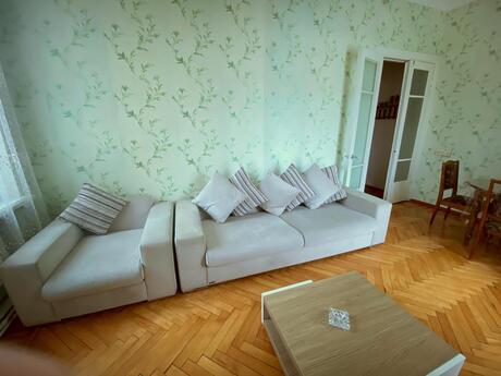 2 otaqlı köhnə tikili - İnşaatçılar m. - 50 m²