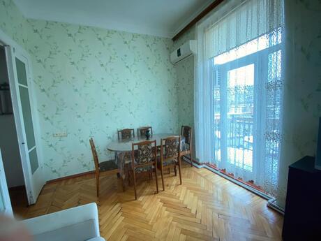 2 otaqlı köhnə tikili - İnşaatçılar m. - 50 m²
