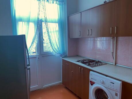 2 otaqlı köhnə tikili - İnşaatçılar m. - 50 m²