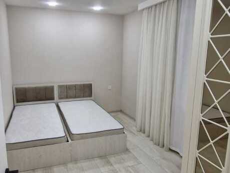 4 otaqlı həyət evi/bağ evi - Şüvəlan q. - 200 m²