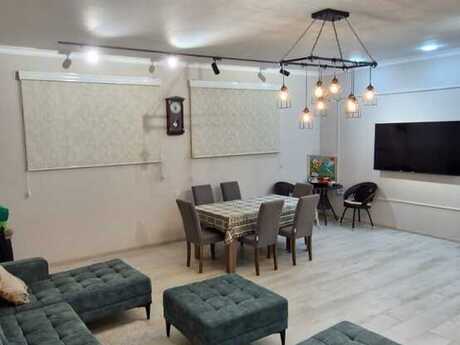 4 otaqlı həyət evi/bağ evi - Şüvəlan q. - 200 m²