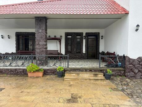 4 otaqlı həyət evi/bağ evi - Mərdəkan q. - 240 m²
