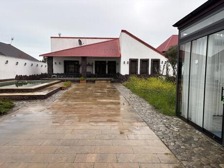 4 otaqlı həyət evi/bağ evi - Mərdəkan q. - 240 m²