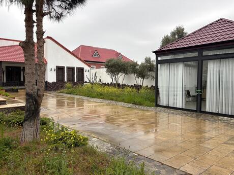 4 otaqlı həyət evi/bağ evi - Mərdəkan q. - 240 m²