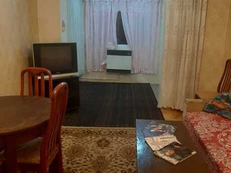 2 otaqlı köhnə tikili - İnşaatçılar m. - 50 m²