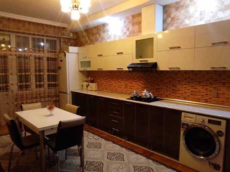 Elan №6135588 - Bakı, Yeni Yasamal q., 3 otaqlı, 111 m², 8/18 mərtəbə