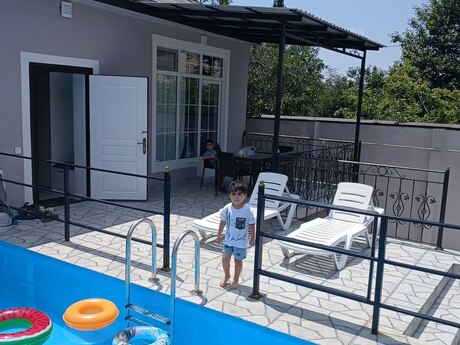 4 otaqlı həyət evi/bağ evi - Qax - 80 m²