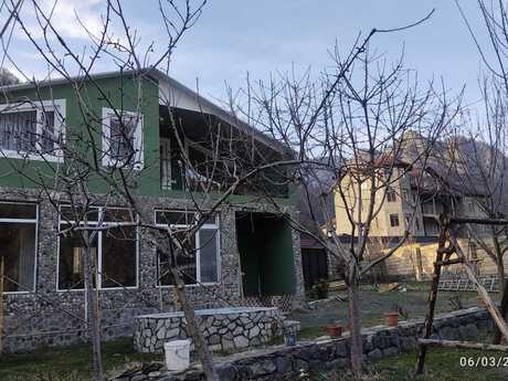 4 otaqlı həyət evi/bağ evi - Qax - 90 m²