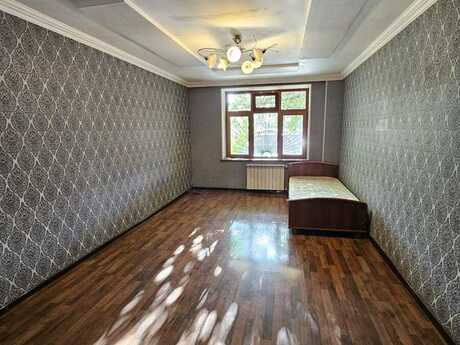 3 otaqlı köhnə tikili - 8-ci mikrorayon q. - 90 m²