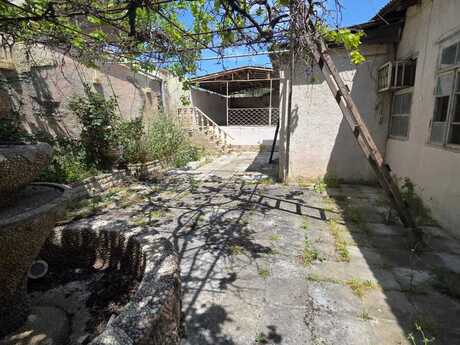 6 otaqlı həyət evi/bağ evi - Bayıl q. - 180 m²