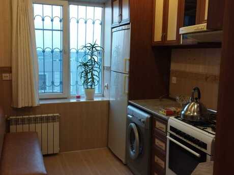 2 otaqlı köhnə tikili - Qara Qarayev m. - 60 m²
