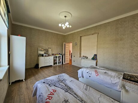 8 otaqlı həyət evi/bağ evi - Həzi Aslanov q. - 232 m²