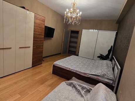3-комн. новостройка - м. 8 ноября - 150 м²