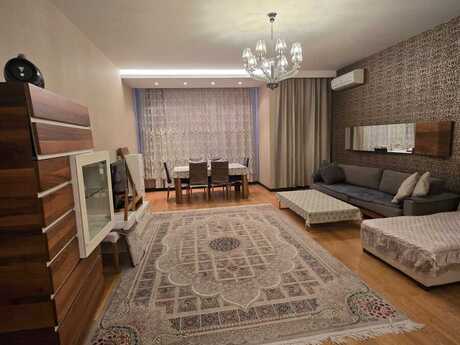3-комн. новостройка - м. 8 ноября - 150 м²