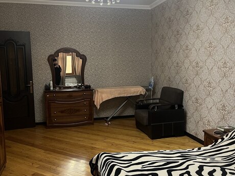 6 otaqlı həyət evi/bağ evi - Avtovağzal m. - 216 m²