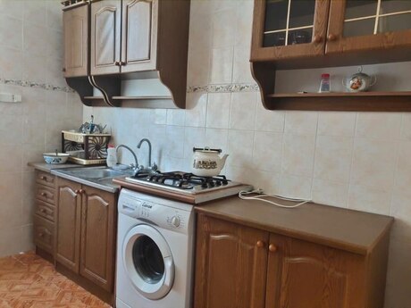 6 otaqlı həyət evi/bağ evi - Şüvəlan q. - 250 m²
