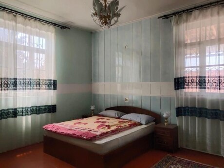 6 otaqlı həyət evi/bağ evi - Şüvəlan q. - 250 m²