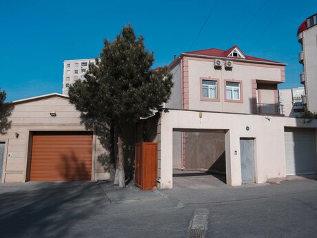 8 otaqlı həyət evi/bağ evi - Badamdar q. - 400 m²