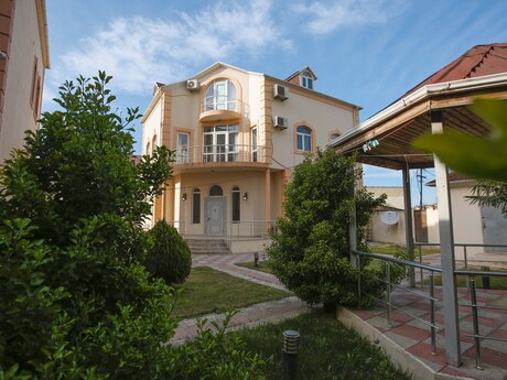 8 otaqlı həyət evi/bağ evi - Badamdar q. - 400 m²