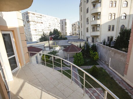 8 otaqlı həyət evi/bağ evi - Badamdar q. - 400 m²