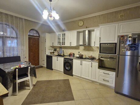 6 otaqlı həyət evi/bağ evi - Masazır q. - 278 m²