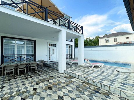 8 otaqlı həyət evi/bağ evi - Qəbələ - 220 m²