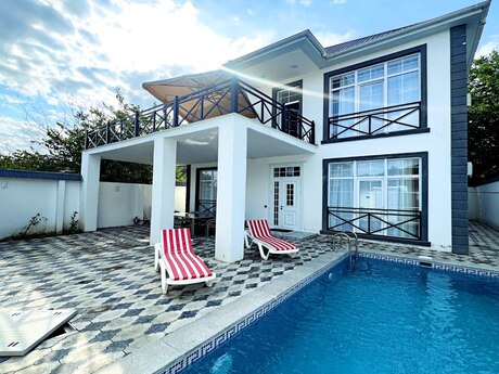 8 otaqlı həyət evi/bağ evi - Qəbələ - 220 m²