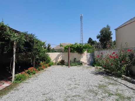 5 otaqlı həyət evi/bağ evi - Qala q. - 140 m²