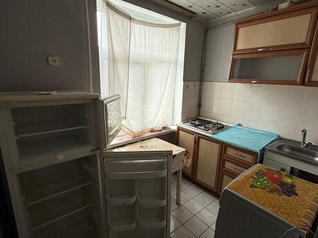 2 otaqlı köhnə tikili - Neftçilər m. - 45 m²