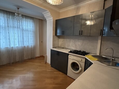 2 otaqlı köhnə tikili - Azadlıq Prospekti m. - 70 m²
