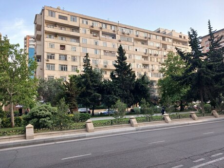 3 otaqlı köhnə tikili - Şah İsmayıl Xətai m. - 80 m²