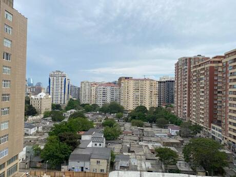 3-комн. новостройка - м. Низами - 125 м²