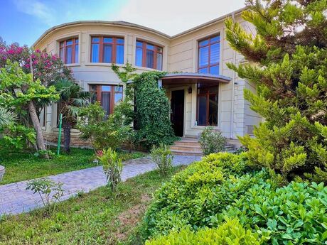 6 otaqlı həyət evi/bağ evi - Mərdəkan q. - 400 m²