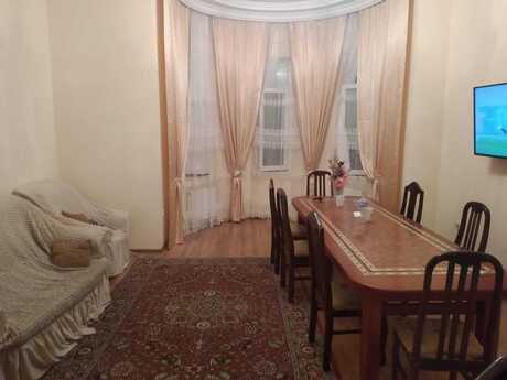 8 otaqlı həyət evi/bağ evi - Nəsimi m. - 440 m²