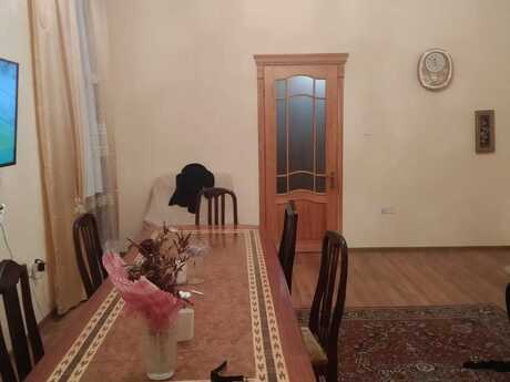 8 otaqlı həyət evi/bağ evi - Nəsimi m. - 440 m²