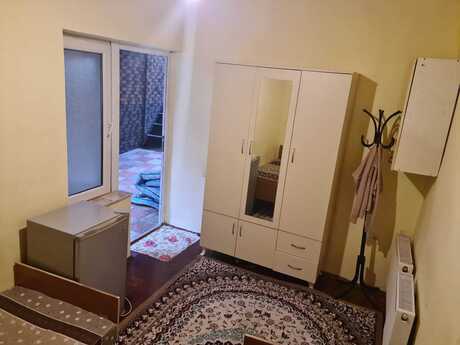 1 otaqlı həyət evi/bağ evi - 8 Noyabr m. - 18 m²