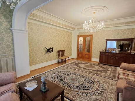 4 otaqlı yeni tikili - 8 Noyabr m. - 160 m²