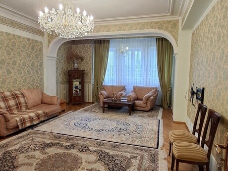 4 otaqlı yeni tikili - 8 Noyabr m. - 160 m²