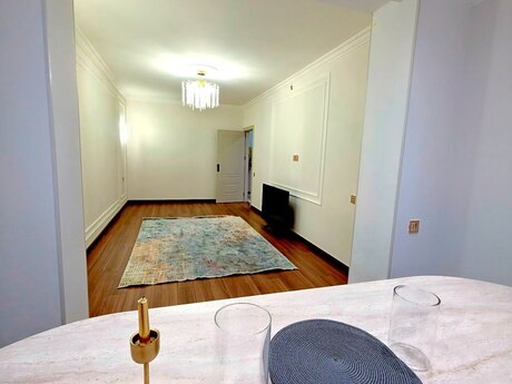 3 otaqlı köhnə tikili - Bakıxanov q. - 85 m²