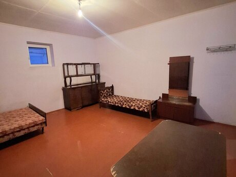 1 otaqlı həyət evi/bağ evi - 20-ci sahə q. - 30 m²