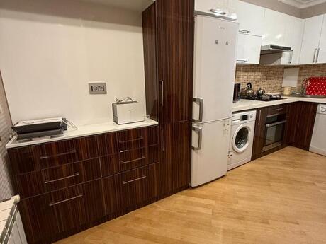 3 otaqlı köhnə tikili - 28 May m. - 110 m²