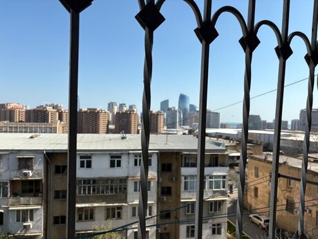 3 otaqlı köhnə tikili - 28 May m. - 100 m²