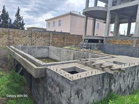8 otaqlı həyət evi/bağ evi - Novxanı q. - 500 m²