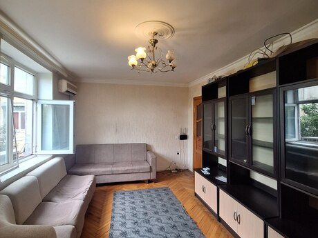 2 otaqlı köhnə tikili - Elmlər Akademiyası m. - 35 m²