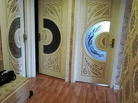 3 otaqlı köhnə tikili - 8-ci mikrorayon q. - 72 m²