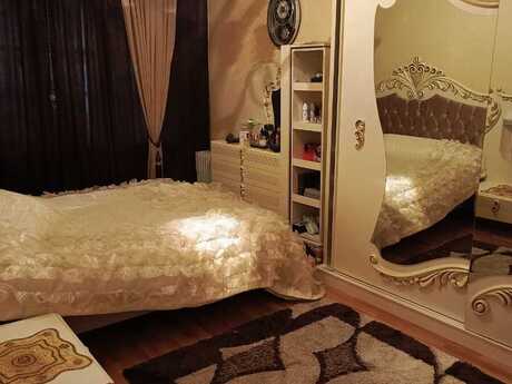 3 otaqlı köhnə tikili - 8-ci mikrorayon q. - 72 m²
